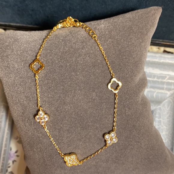 Clover Cubic Zirconia Gold Tone Bracelet. NWT - Picture 2 of 8